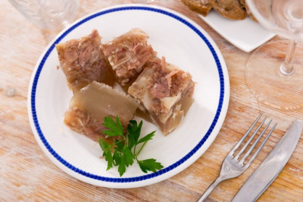 12+ блюд советской кухни, за которые стыдно — но мы всё равно их любим